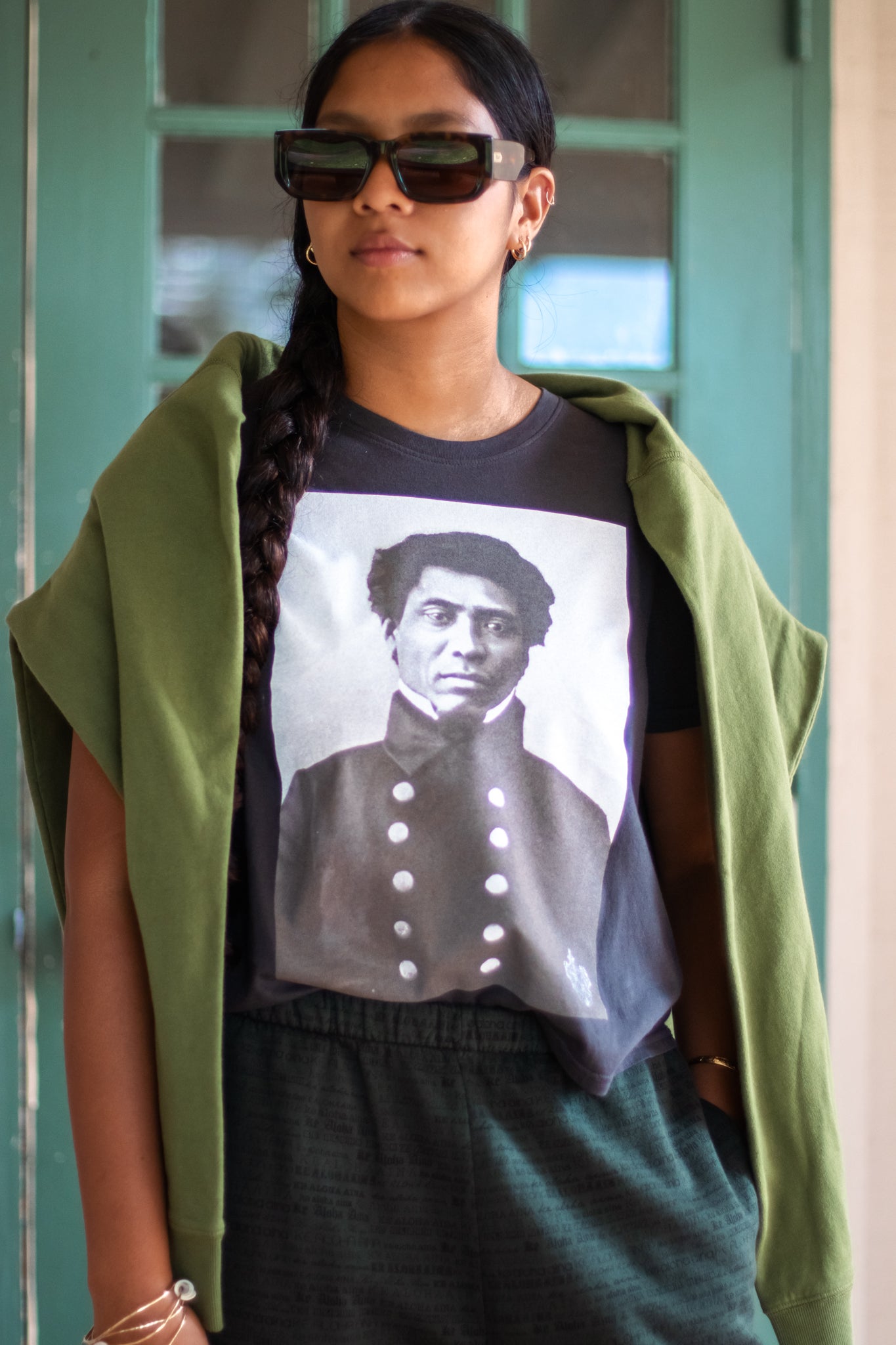 Ha'alilio | Wahine Basic Tee - grey