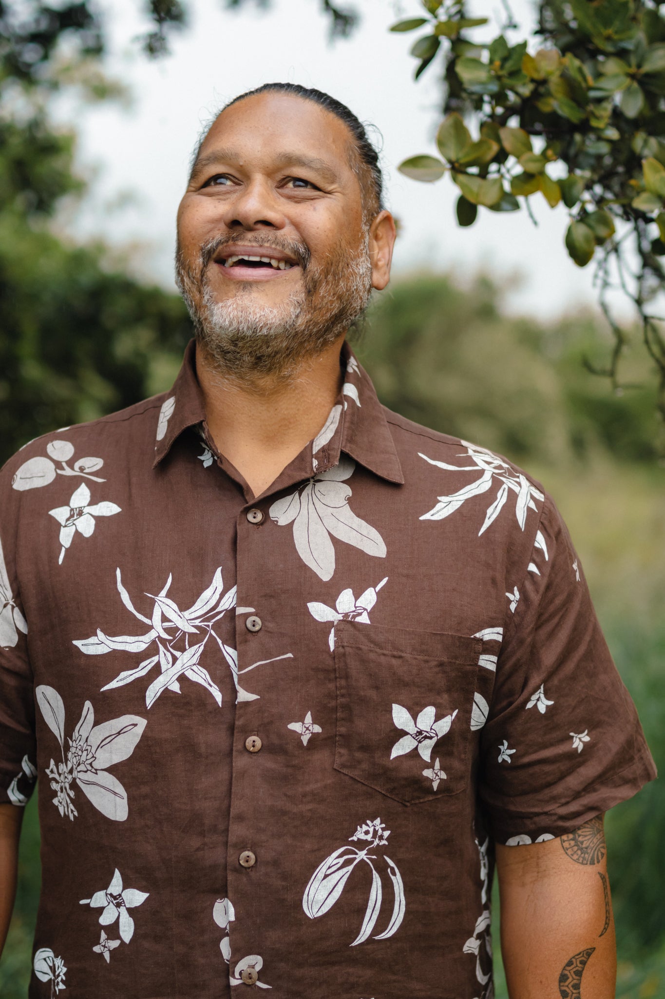 ʻIliahi | Linen Button-down Aloha Shirt - brown