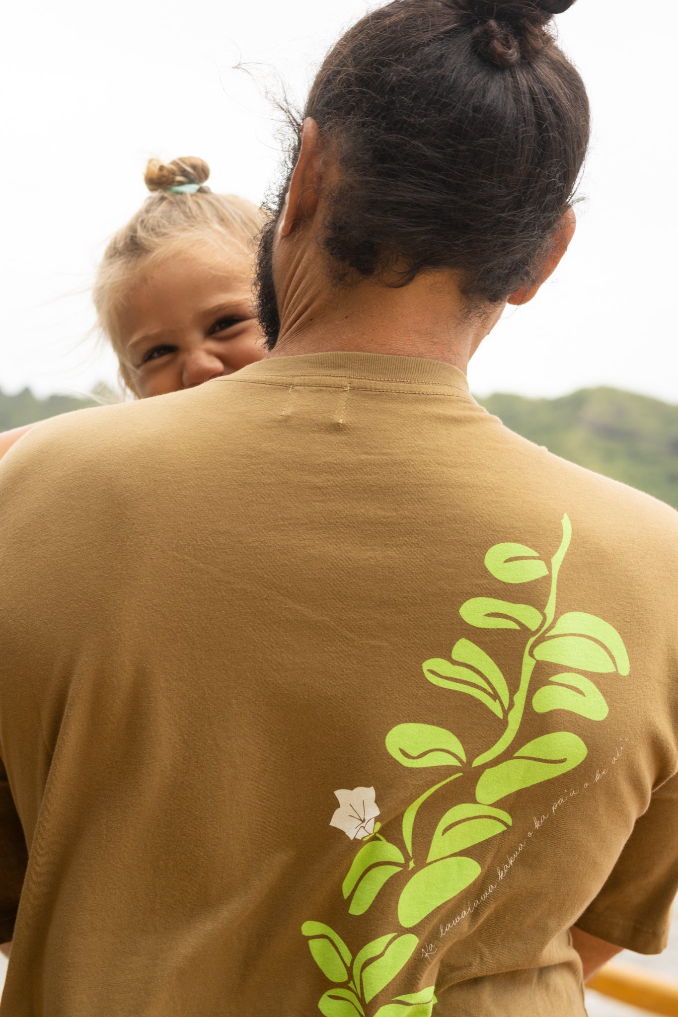 Pāʻūohiʻiaka | Kāne Oversized Tee - brown